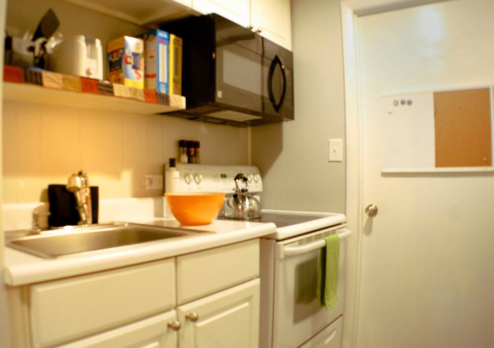 Full kitchen with stove, microwave, full-size fridge, and breakfast.