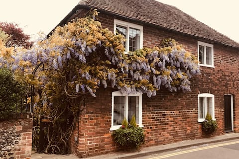 Countryside Escape in Beautiful Cosy Cottage