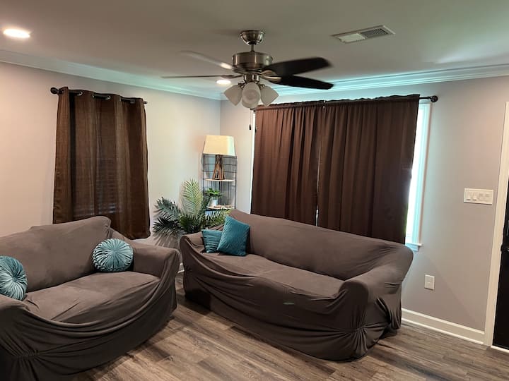 Newly Renovated 3 Bedroom Quiet Private Farmhouse - Oakland, TN