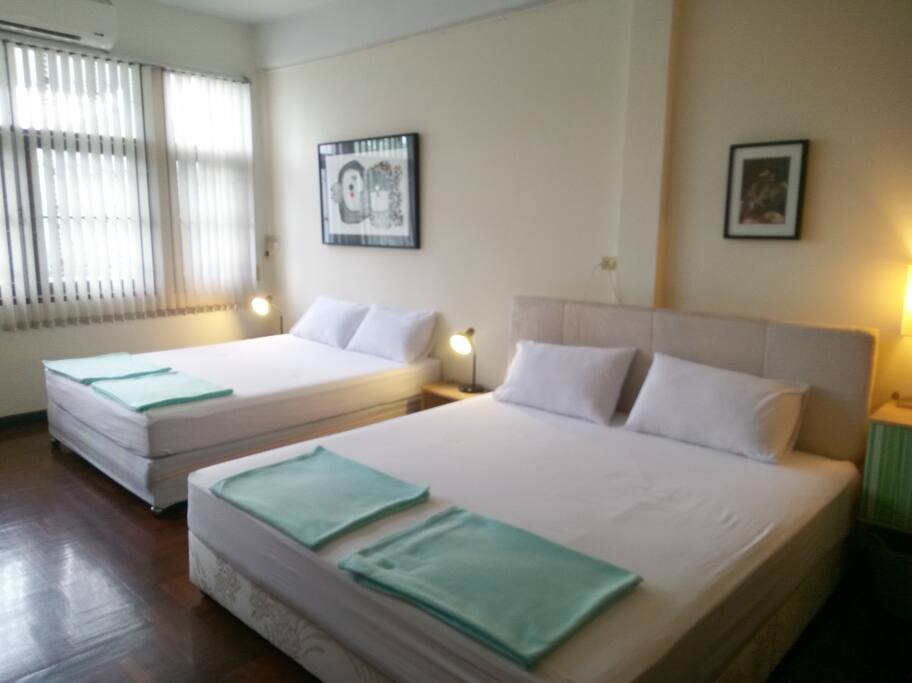Comfortable king size and queen size beds.