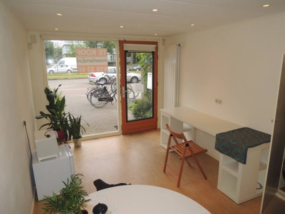 The other side of the studio, with desk and big window, private entrance. With the roller-blind closed no one will see you inside!