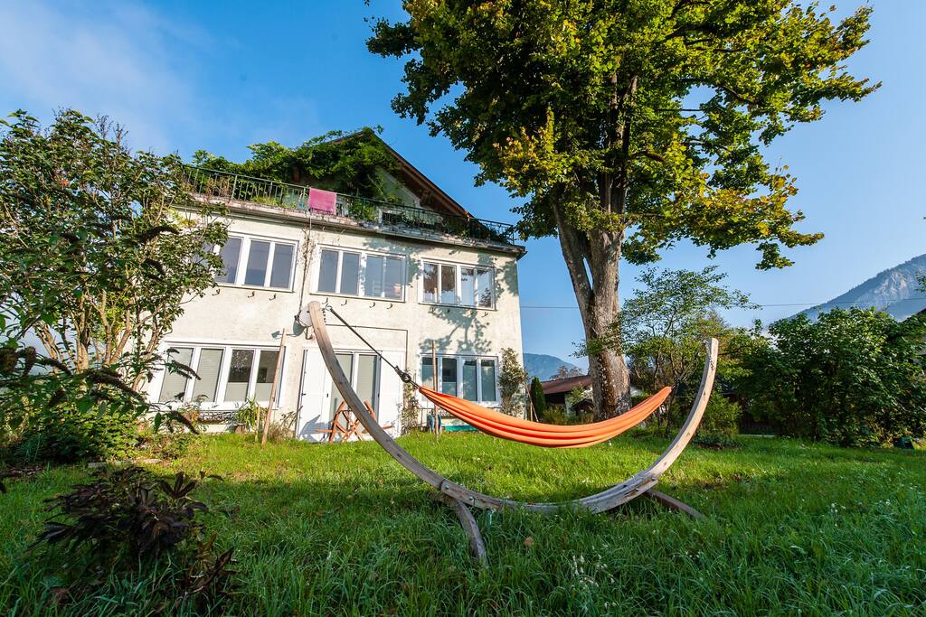 Ein altehrwürdiges Goiserer Haus mit 100jähriger Linde und großem Garten