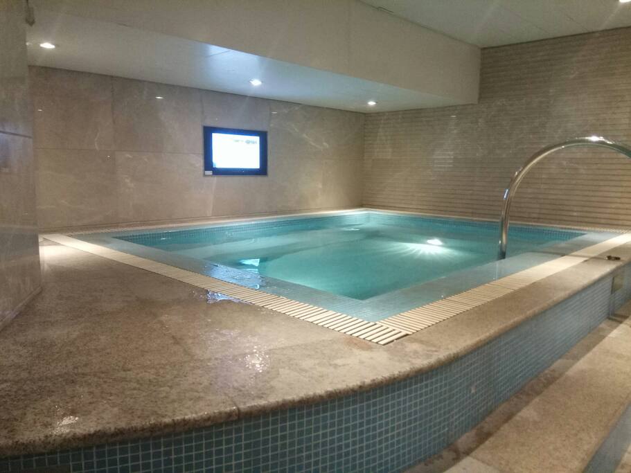 hot pool in common gym area untill 10pm