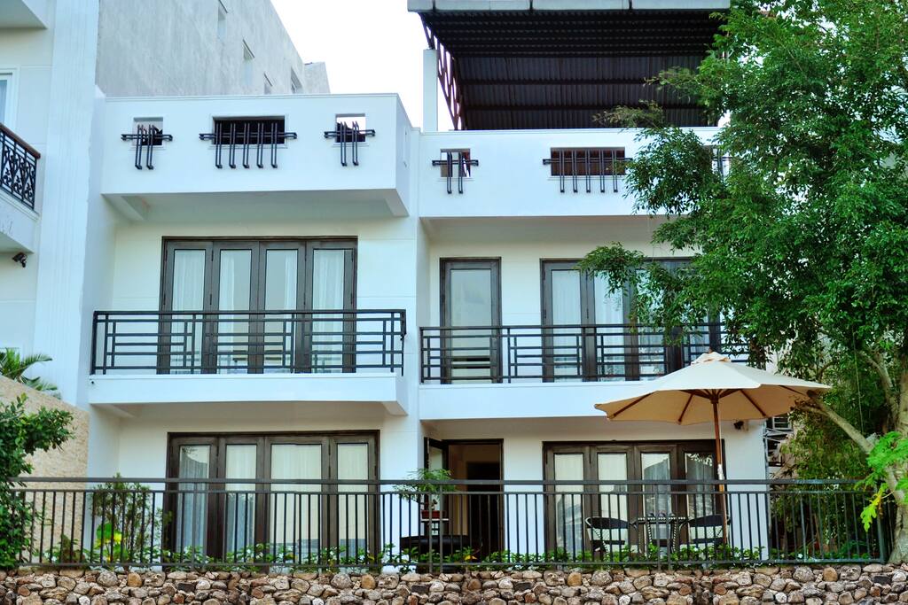 Front of Bi's House