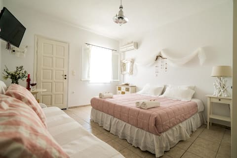 PLORI STUDIOS/LEVANTE quiet studio in Anc. Aegiali