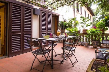La Pergola central apartment with lovely terrace