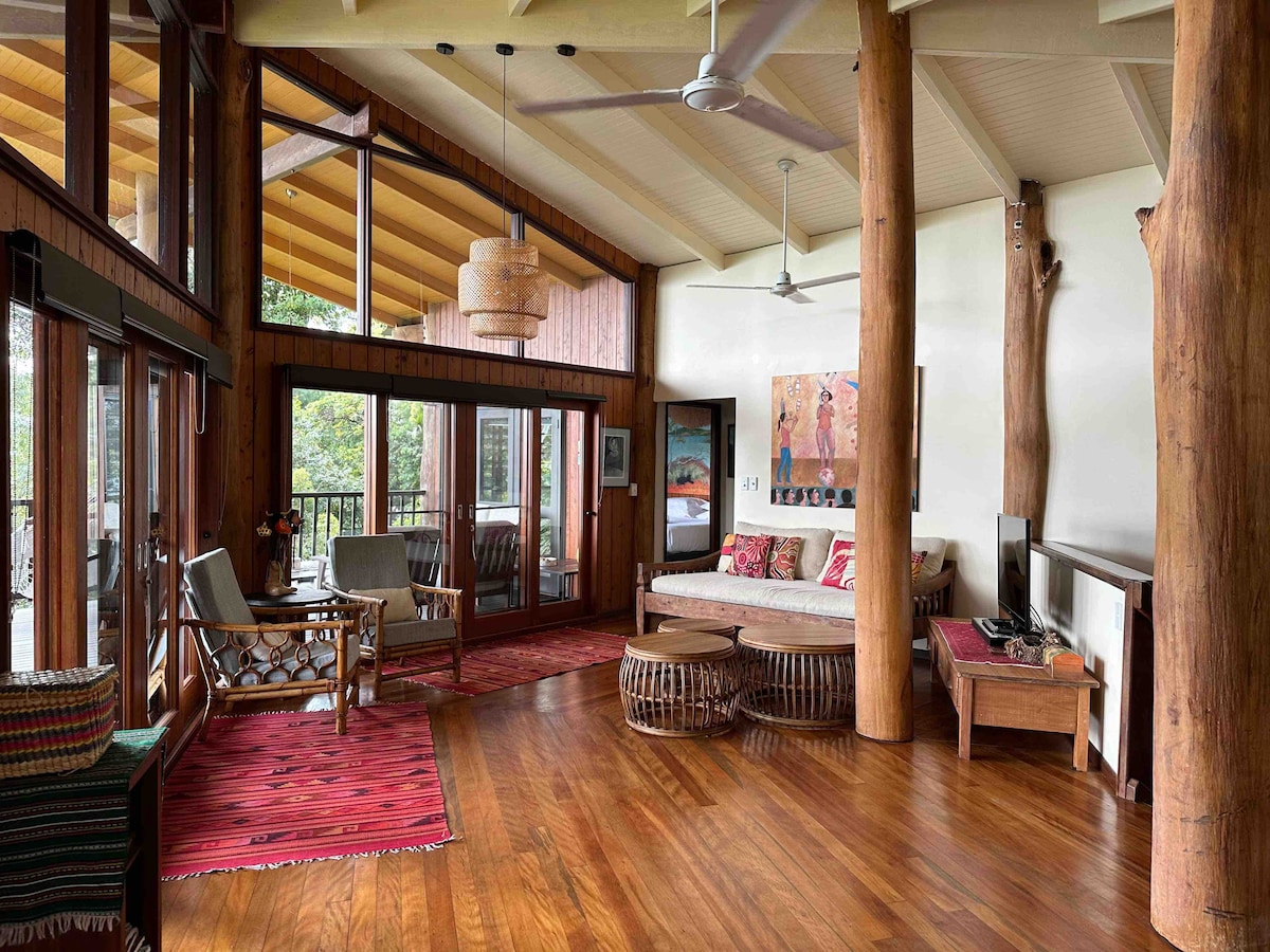 Top Airbnb: The Gorgeous Tree House in Trinity Beach