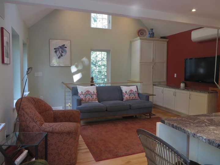 Haere Mai Canal Cottage in historic Lambertville Cottages for Rent in