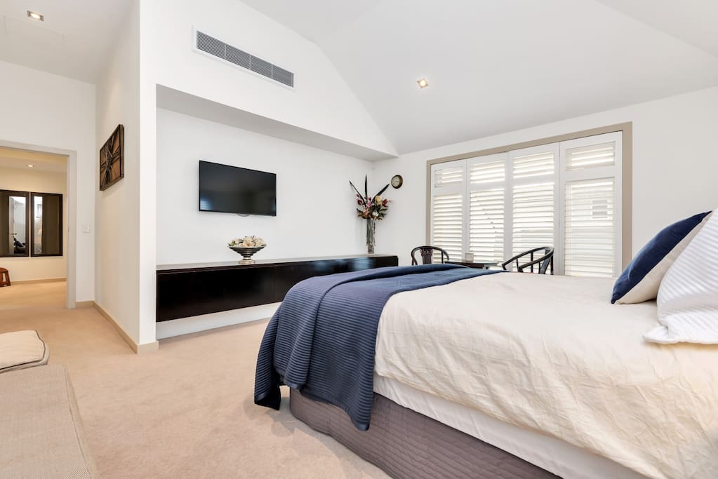 Bedroom with own private wing and entrance corridor