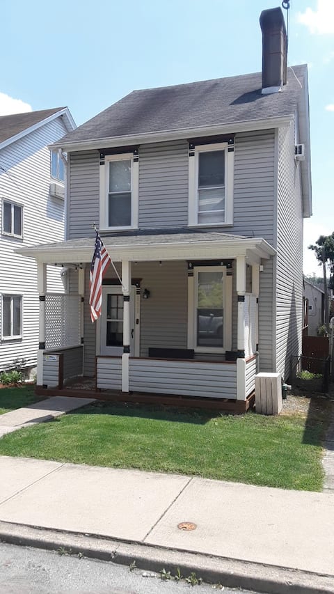 y Close to Pittsburgh and the airport Carnegie fun