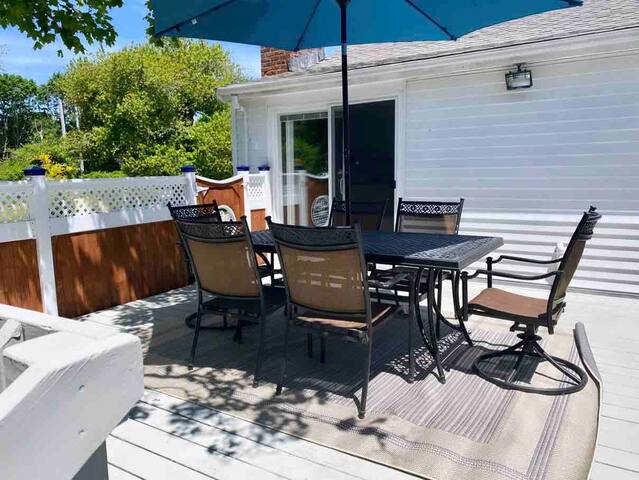 WALK to Seawall/Restaurants! All the amenities! gallery image 5