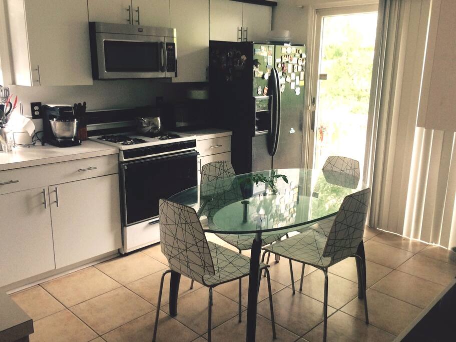 Eat-in kitchen