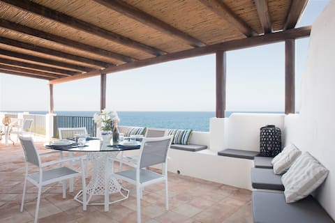 Gelsomino. Villa with private access to the sea