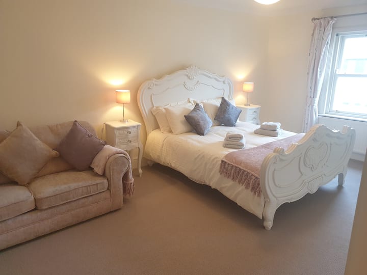 Bedroom 3 with King size bed and foldout double bed