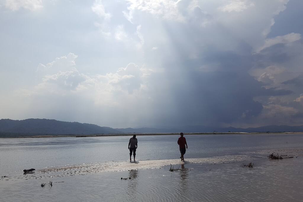 The resort stretches out to the great Narayani River, separating the resort and Chitwan National Park.