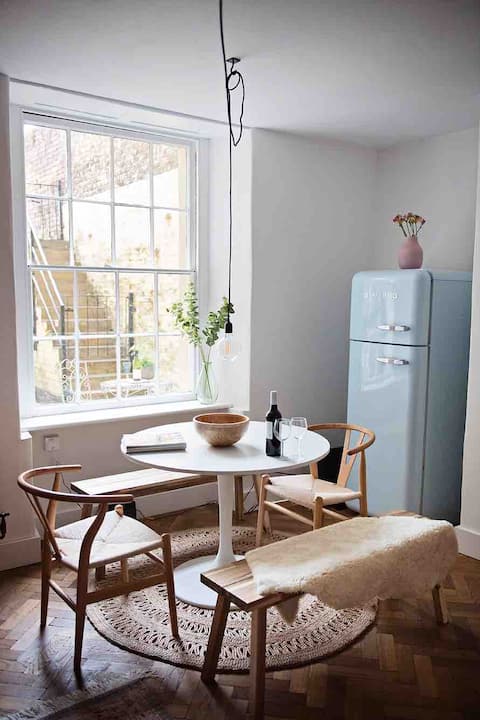 Townhouse luxury, central Grade 2 listed apartment