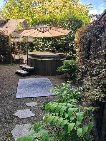 Lovely Laurelhurst Home gallery image 5