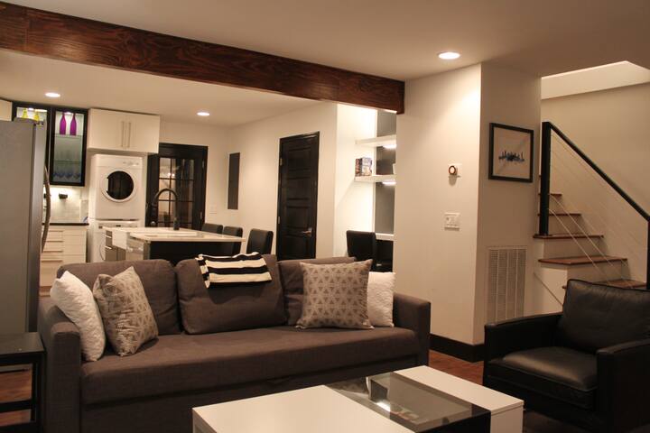 Tuxedo Townhouse*Sleeps 10*PRIVATE PATIO $5UBER2DT