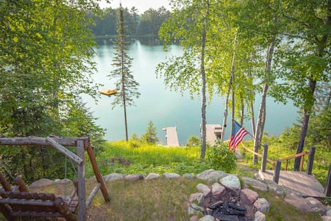 Cozy Stone Cottage overlooking Smith Lake