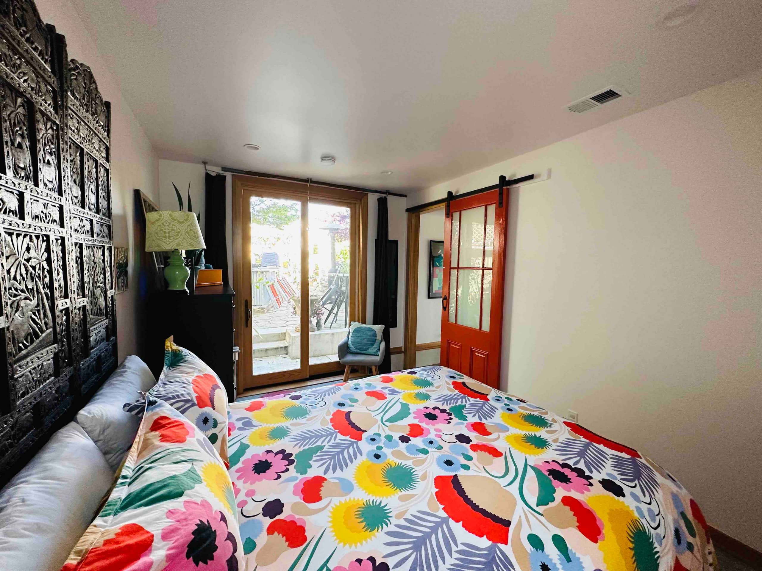 Entire one-bedroom apartment in the Cow House - Image 9