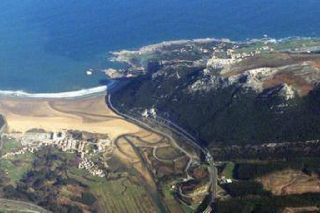 Playa el Sablón (Oriñón) y estuario del Agüera.