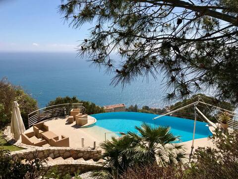 Luxury villa for 8 people, 5 min from Monaco