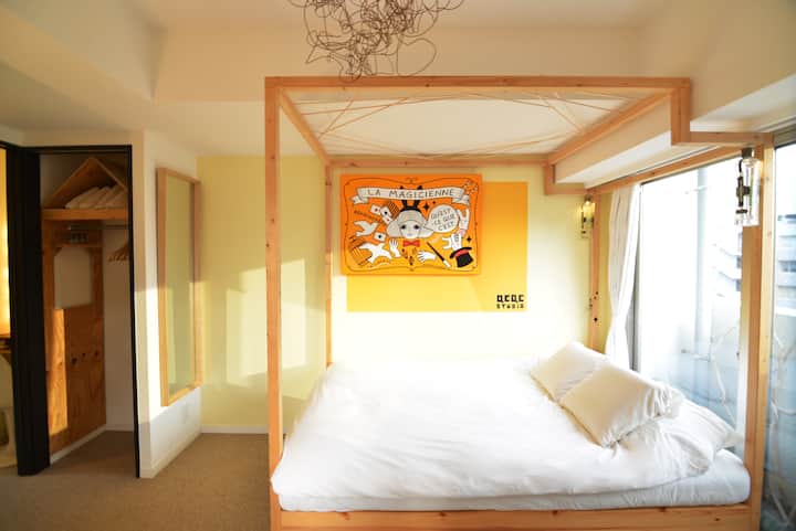 Добре дошли в студиото на QCQC..
