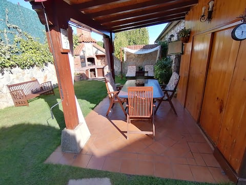 Top Airbnb: Saleros, 330m, Game room, Barbecue, Garden, Wi-Fi in La Rioja