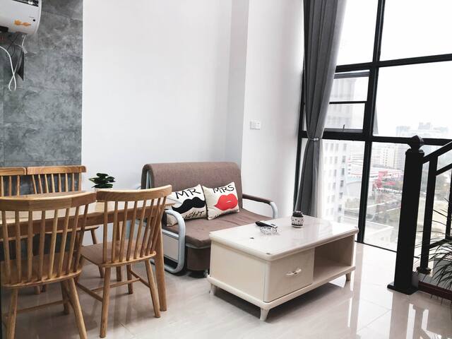 瑞西 大床房 独享loft公寓 可做饭 高新区 地铁1号线 动物园 民大 艺术学院家电全阳光落地窗 Lofts For Rent In Nanning Guangxi