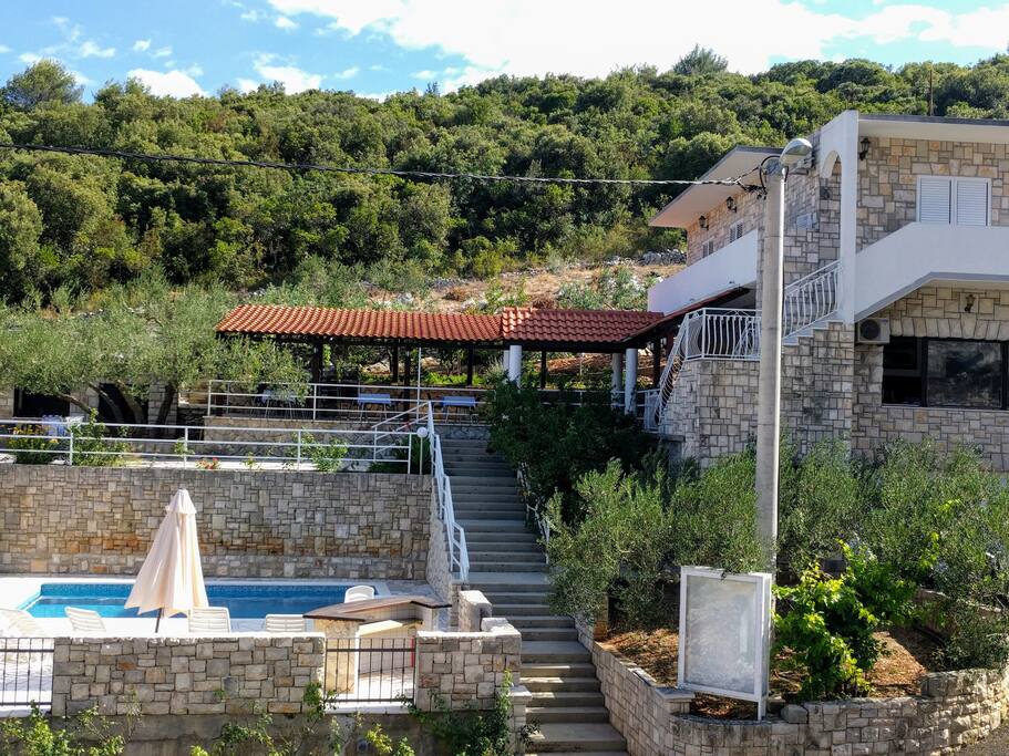 This unique property is surrounded by natural vegetation, overlooking the bay and 300 meters from the beaches.