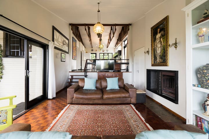 Camps Bay House with Views, Pool and leafy Garden