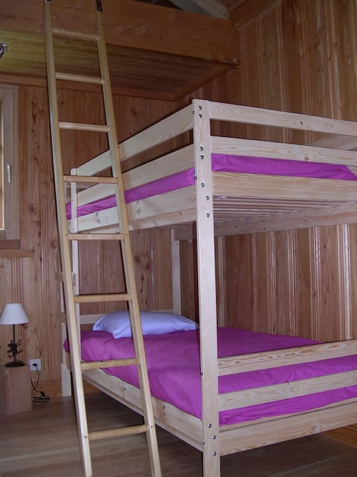 La chambre avec les 4 lits