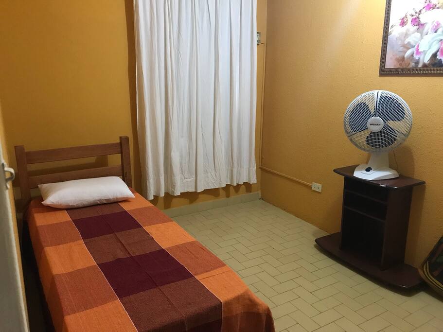 Quarto 1 . Este quarto possui banheiro privativo, em breve estarei colocando a foto