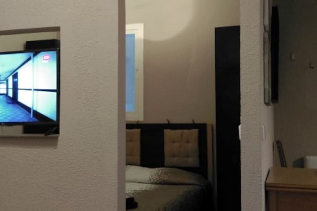 Entrada y dormitorio desde la entrada - Entry & bedroom from living room