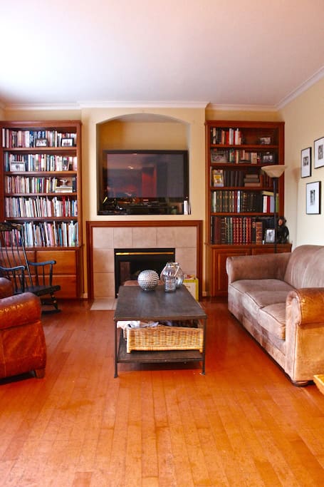 TV Room - Family Games & Books + Rent Movies OnDemand