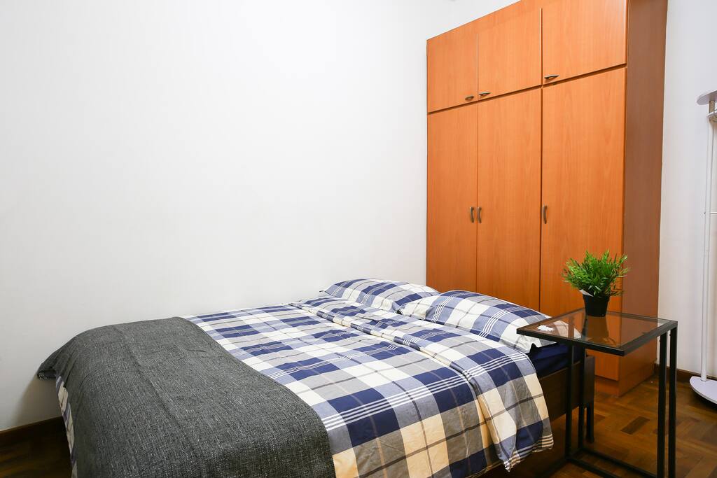 Quee size bed and big closet
