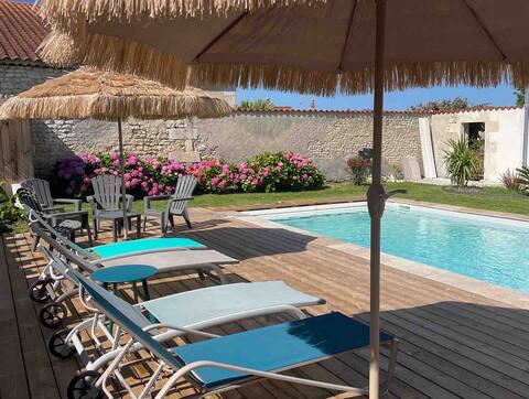 Le Logis de Bellevue, pool, close to beach, park