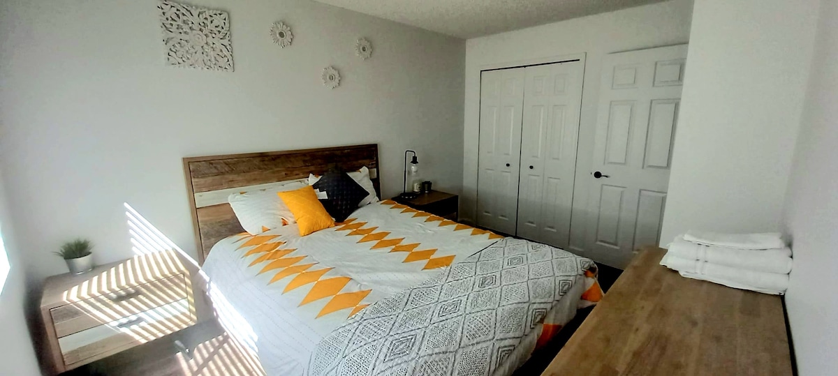 Chambre complète avec placard et commode