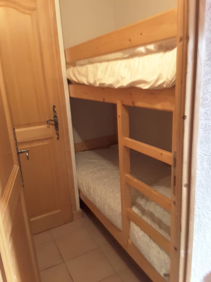 Montagne con una moneda