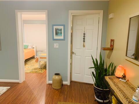Capital Escape-Unique Spacious 2BR/1BA Apartment