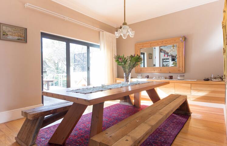 Beautiful home in the city – off the grid gallery image 3