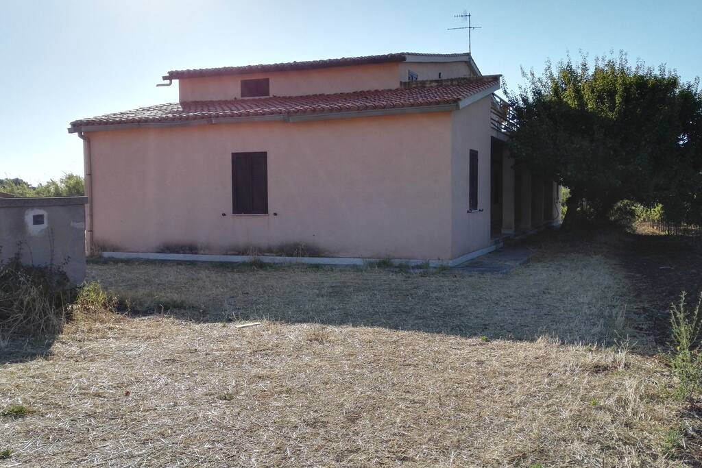 la casa dall'esterno
the house from the outside
