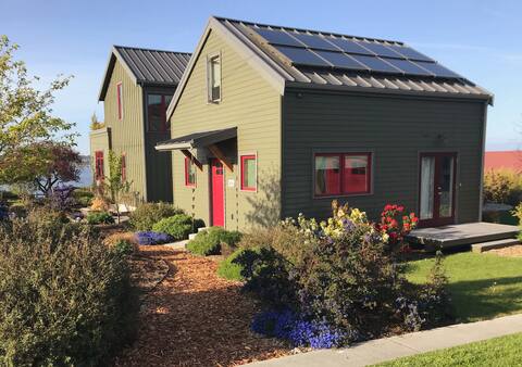 Downtown Coupeville - FrontHaven Cottage