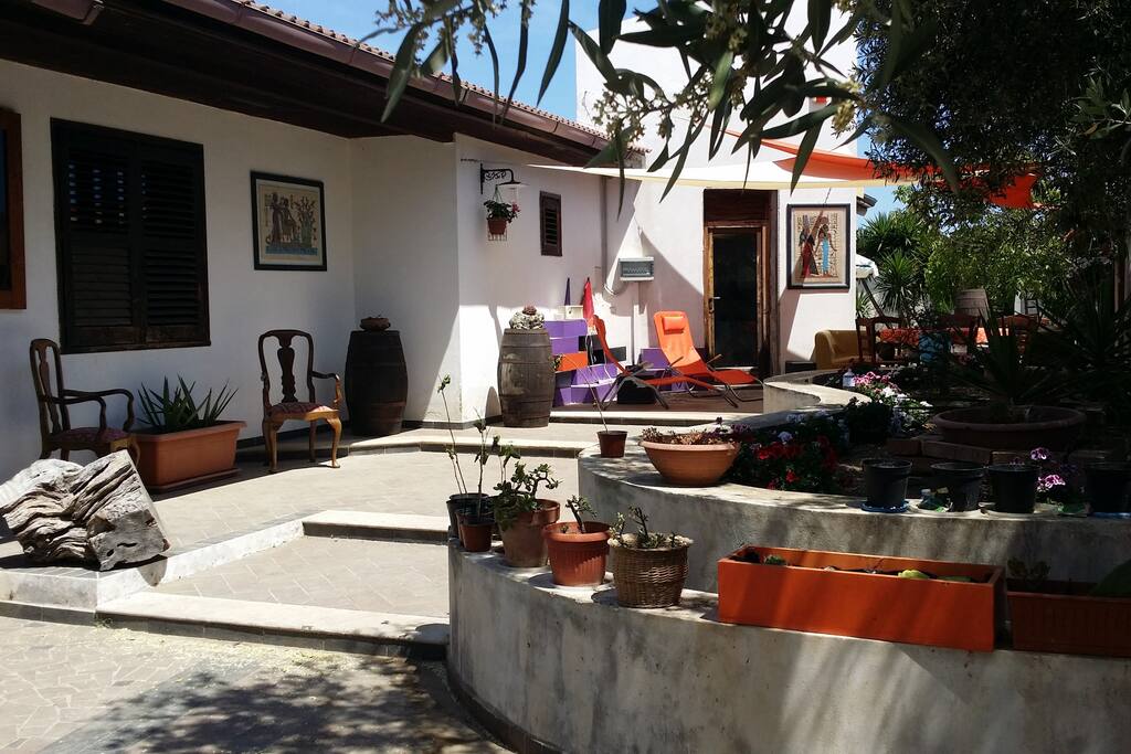 Ingresso e Giardino Anteriore