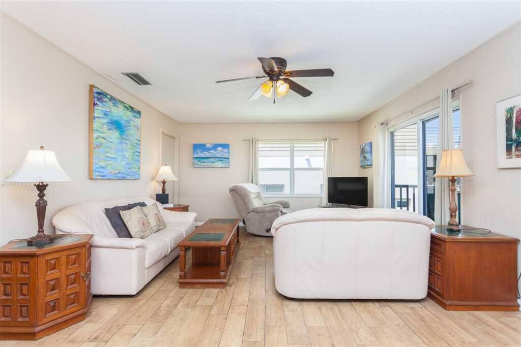 Welcome to Sea Oats! - Settle into your home away from home and rest easy knowing everything is taken care of.