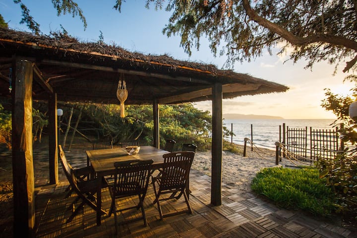Beach House Giannella w/ direct access to the sea