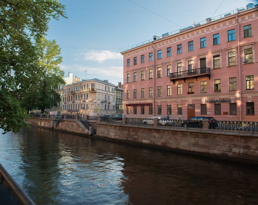Вид с канала Грибоедова (в прошлом Екатериниский канал) View at the building from Griboedov Canal named as Catherine Canal at Dostoevsky's time