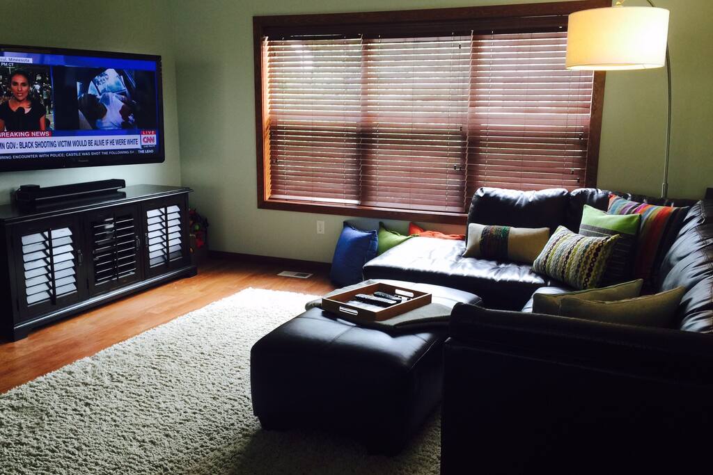 Relax in the living room with a 55" Smart TV and lots of comfy pillows. Log in to your Netflix and chill!