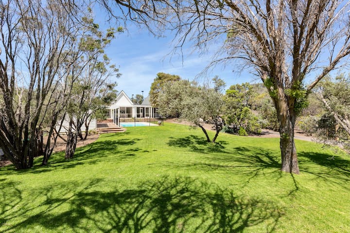 Lightfilled newly renovated Blairgowrie sanctuary