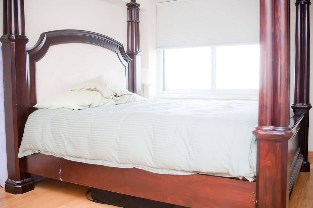 King Size Tempurpedic Bed